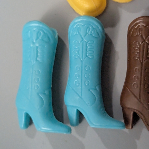 Lot of 5 Vintage Barbie shoes Red Cowboy Boots & Chunky Hiking Yellow Brown - Picture 6 of 6